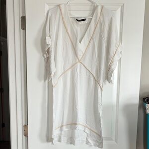 Chic White V-Neck Tunic with Tan Accents